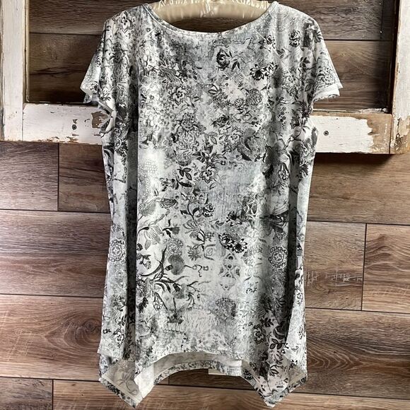 Gloria Vanderbilt Ladies Rhinestone Floral Top, Size Small, Black and White - Picture 8 of 8